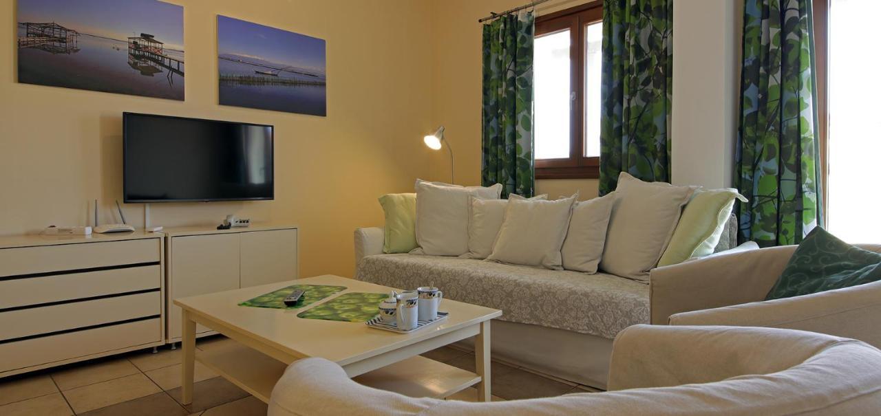 Aparthotel Oasis By The Sea Chiliadou  Zewnętrze zdjęcie